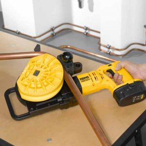 Аккумуляторный инструмент для гибки труб РЕМС Акку Курво